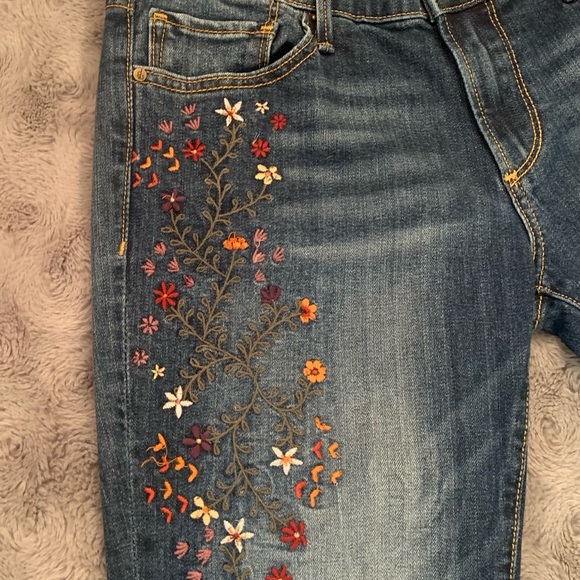 Driftwood Kelly Embroidered Jeans•Medium Wash Denim•Sz. 28•EUC - Picture 3 of 15